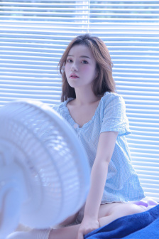 小向まな美